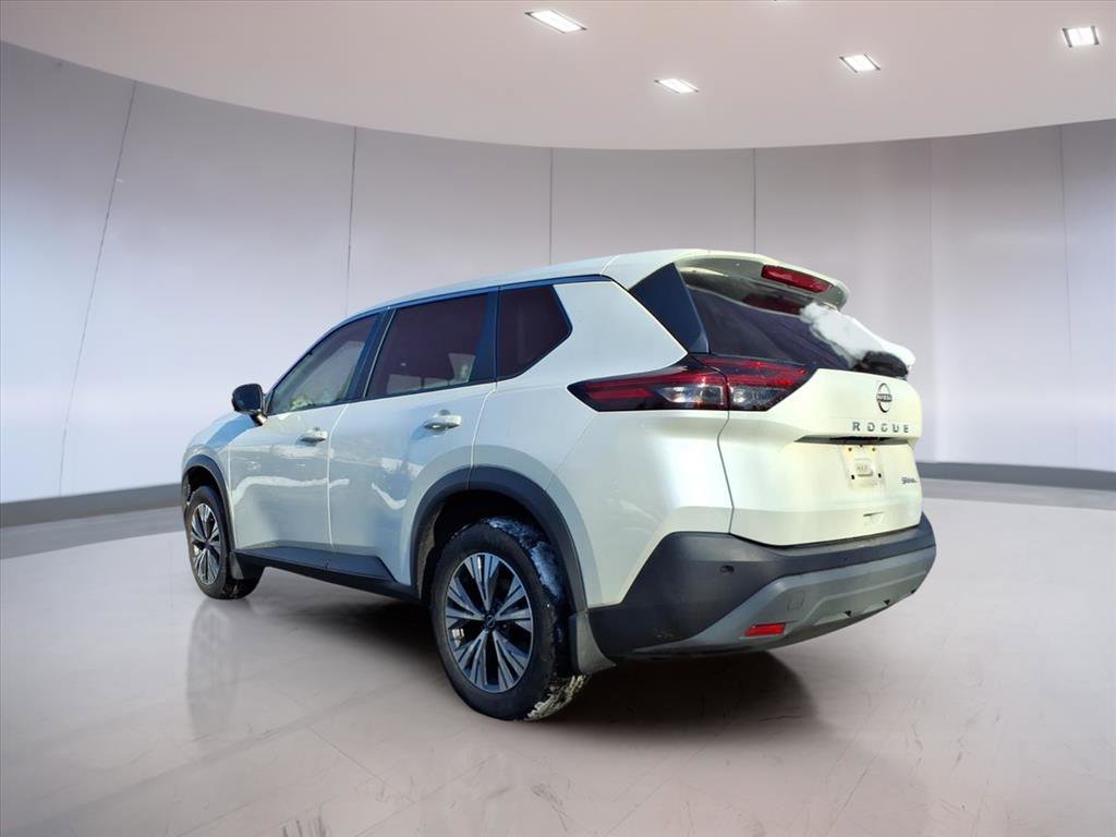 Used 2022 Nissan Rogue SV image 3