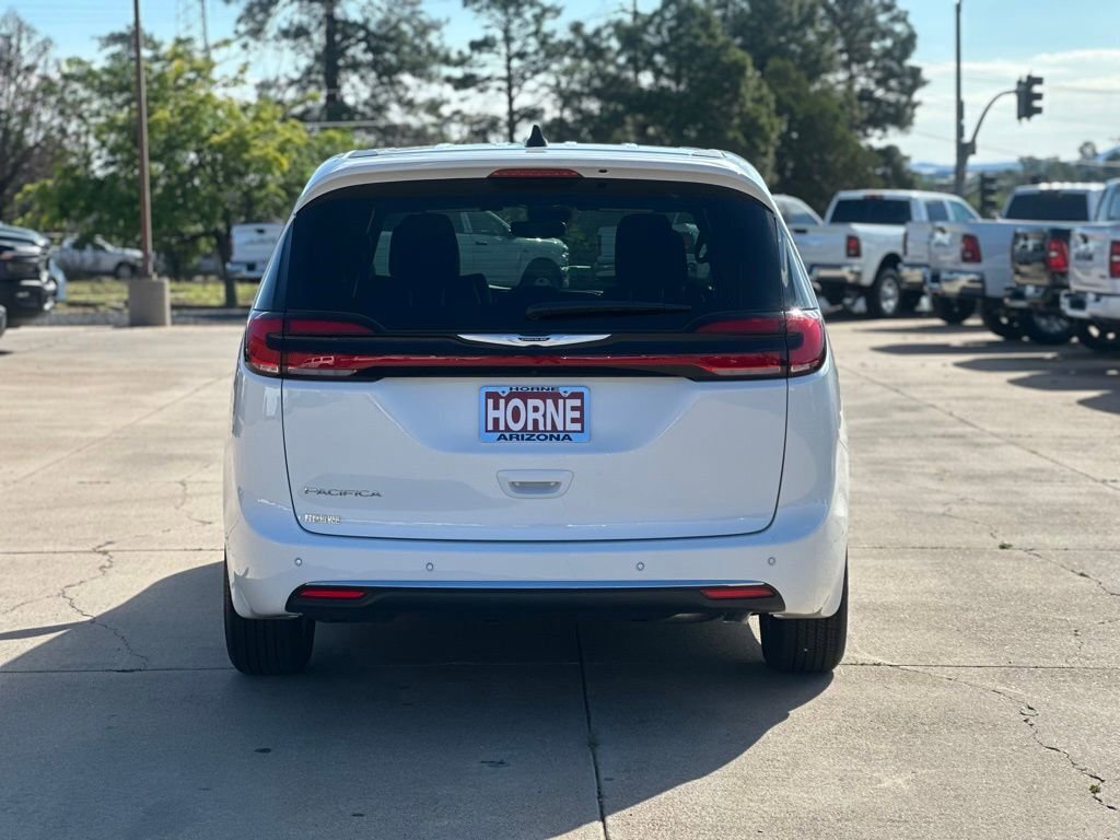New 2025 Chrysler Pacifica Select image 4
