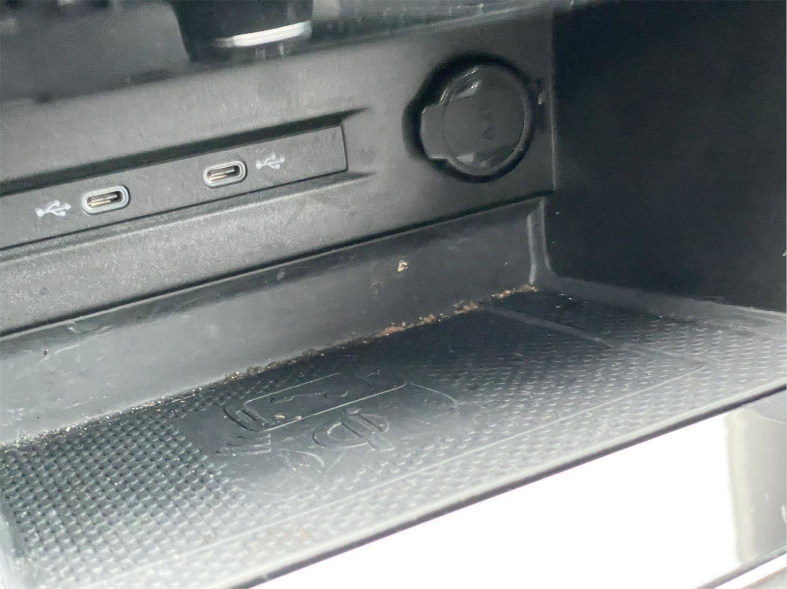 Used 2023 Volkswagen Taos SE w/ Black Wheel Package image 29