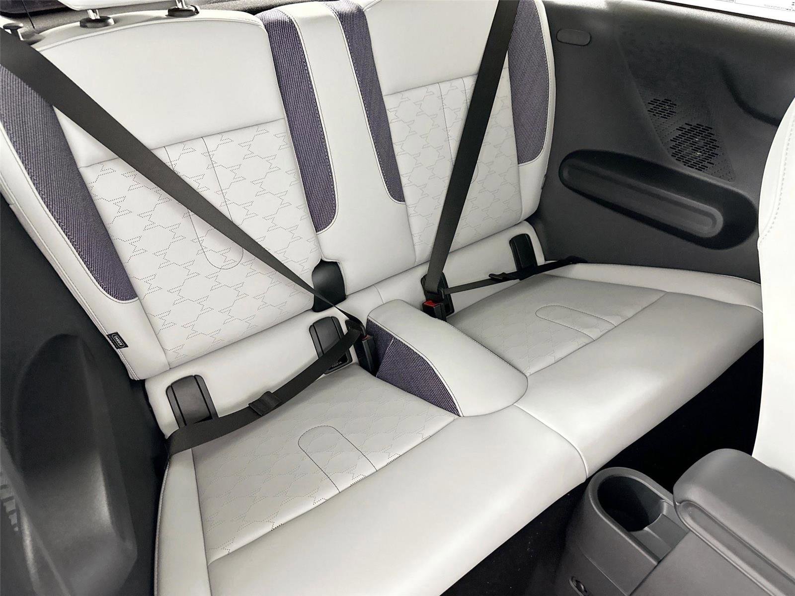 Certified 2025 MINI Cooper 2-Door Hardtop FWD image 22