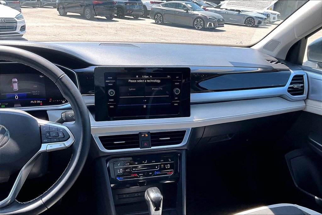 Certified 2025 Volkswagen Taos SE w/ Panoramic Sunroof Package image 20