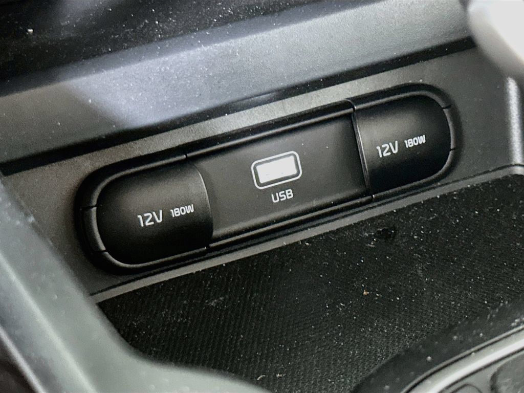Used 2025 Kia Soul LX w/ LX Technology Package FWD image 27