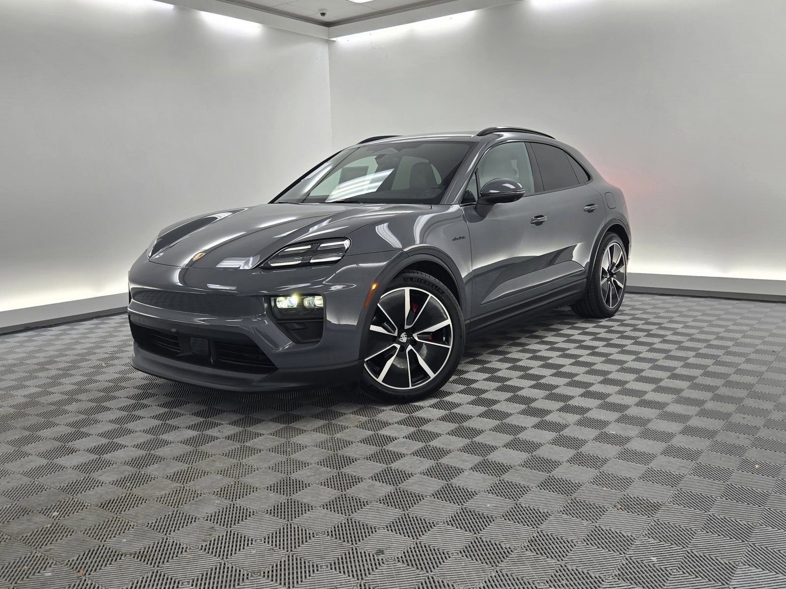 New 2025 Porsche Macan 4S Electric image 1