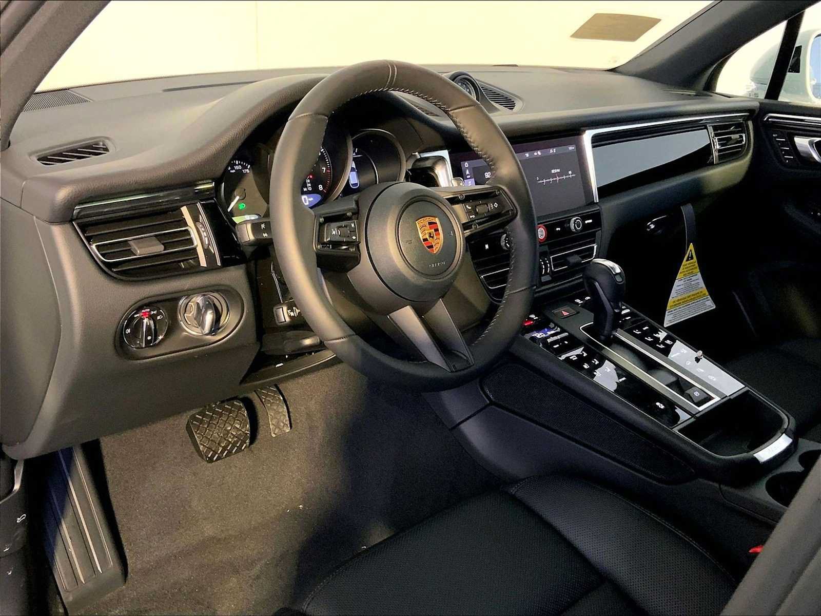 New 2026 Porsche Macan AWD/4WD image 4