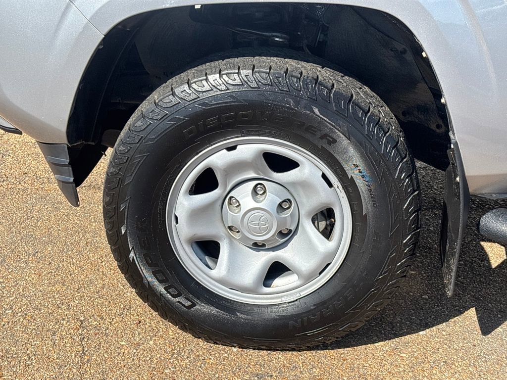 Used 2016 Toyota Tacoma SR5 w/ Towing Package image 21