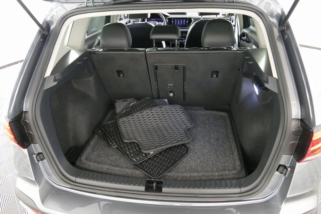 Used 2024 Volkswagen Taos SEL image 28