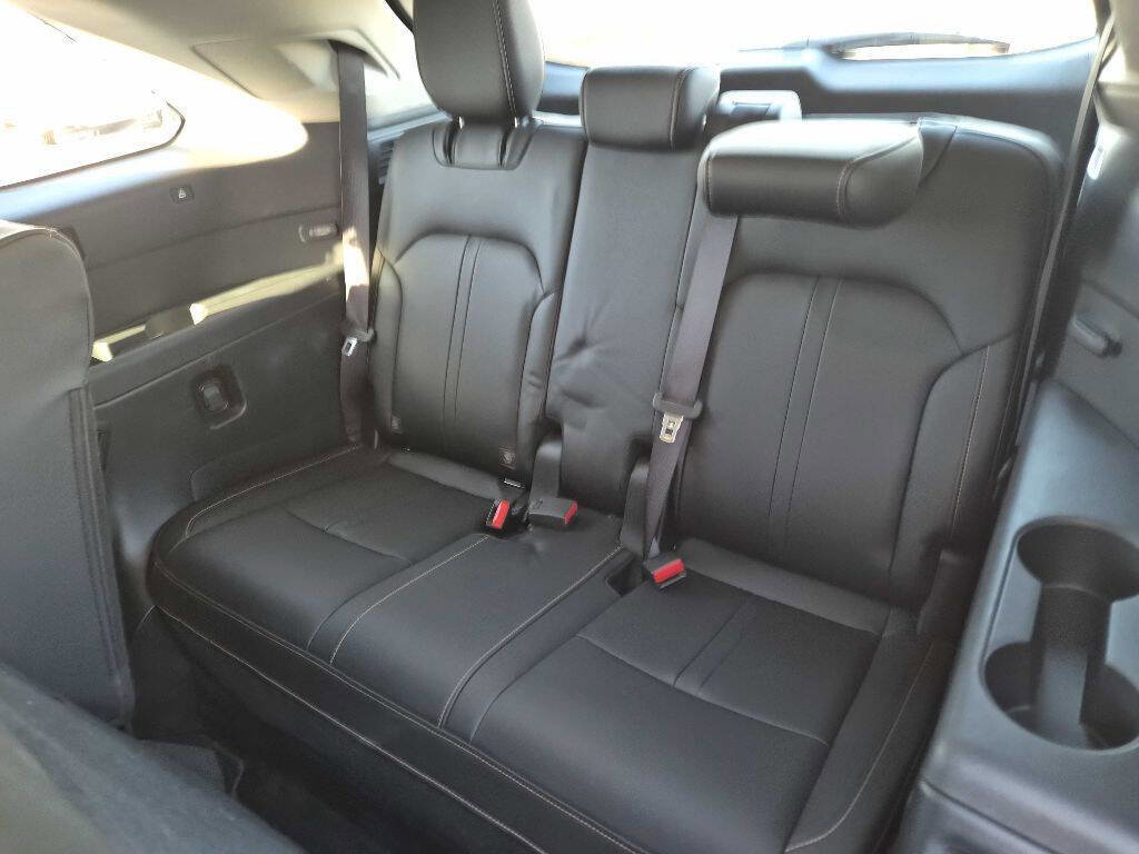 Used 2024 MAZDA CX-90 3.3 Turbo w/ Preferred Plus image 17