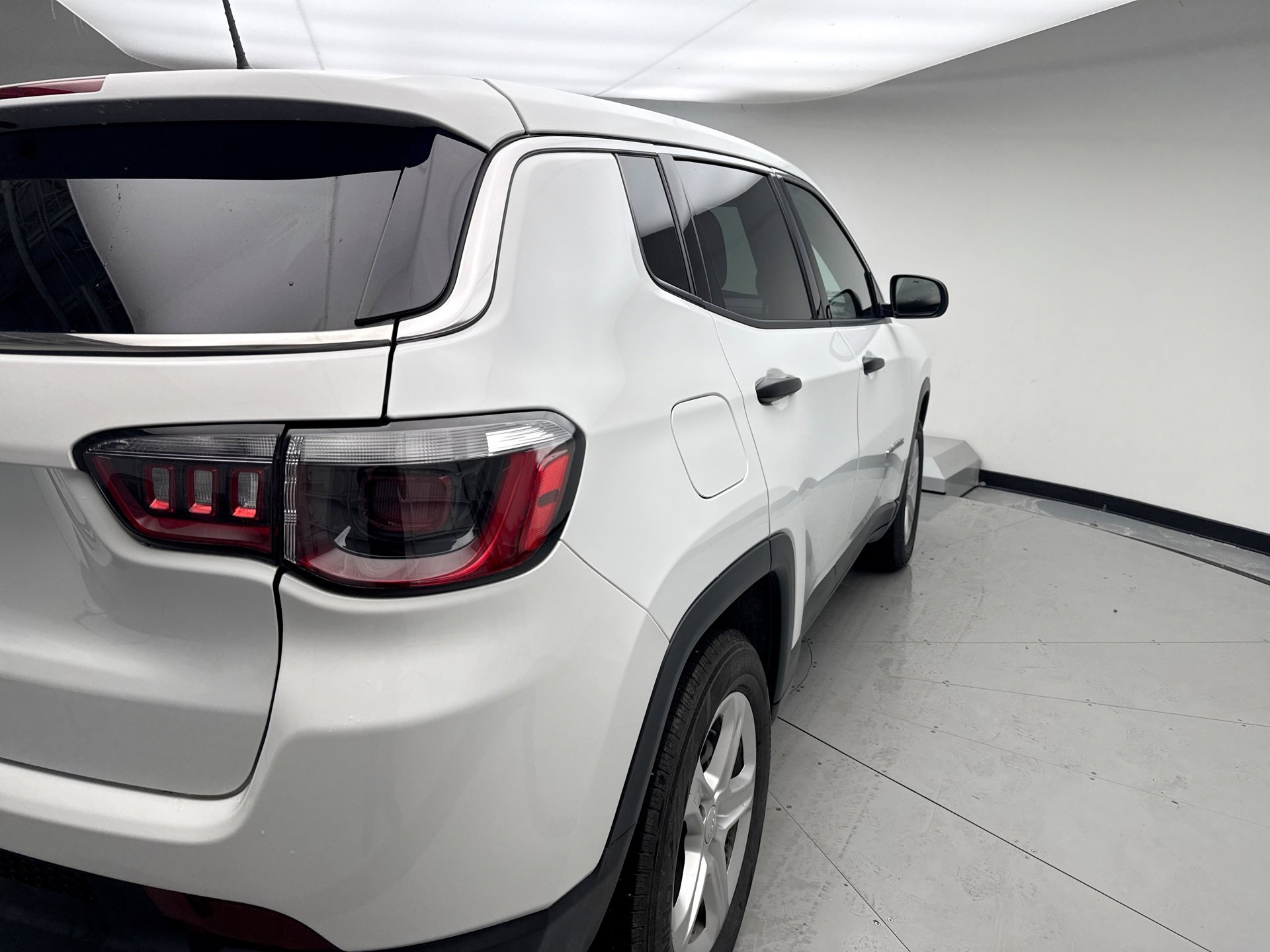 Used 2023 Jeep Compass Sport image 5