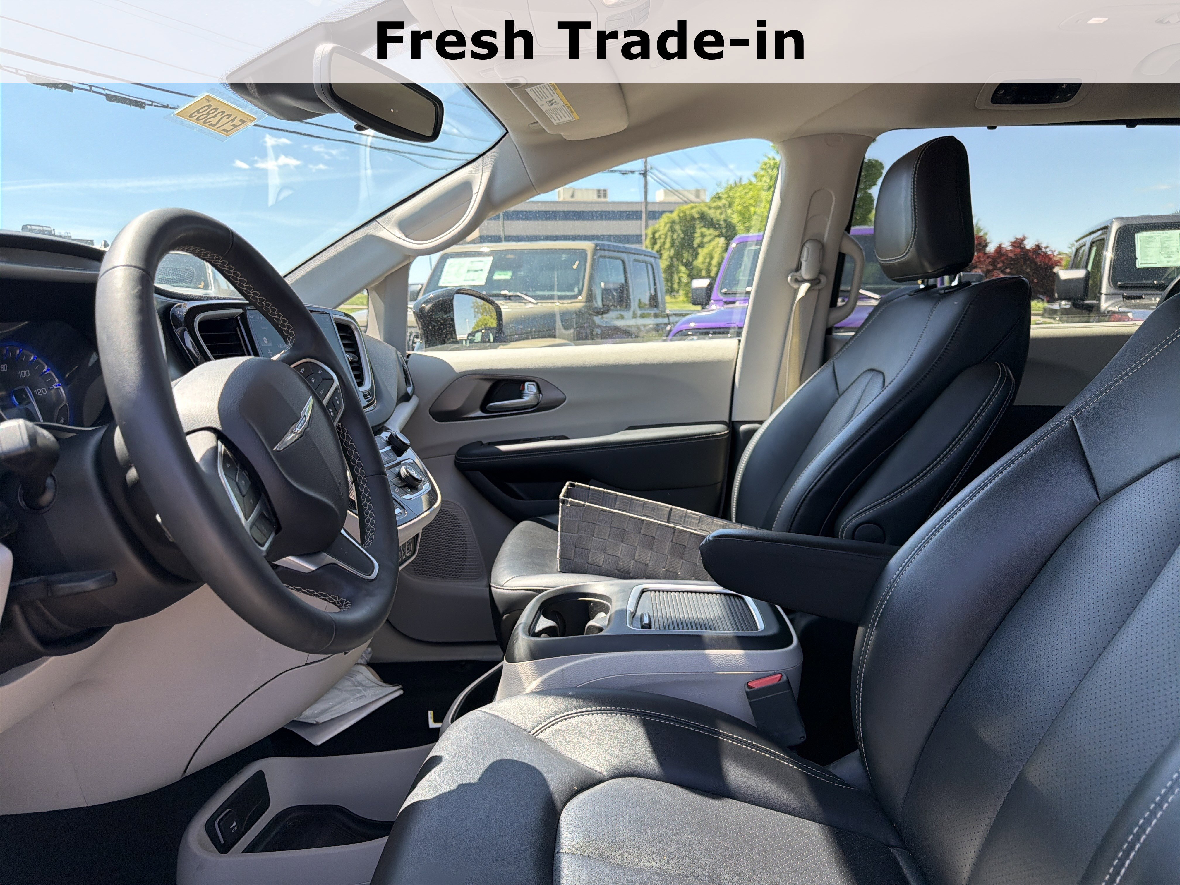 Used 2024 Chrysler Pacifica Touring-L FWD image 15