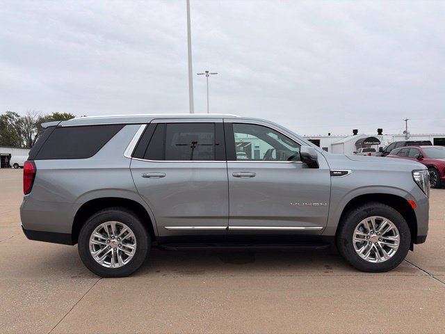 Used 2024 GMC Yukon SLT w/ SLT Premium Package AWD/4WD image 2