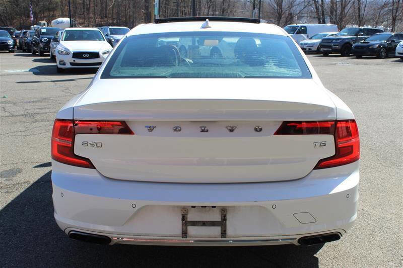 Used 2018 Volvo S90 T5 Momentum w/ Convenience Package image 14