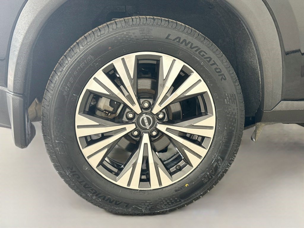 Used 2023 Nissan Rogue SV FWD image 32