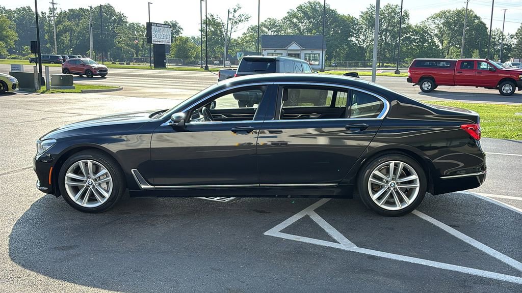 Used 2019 BMW 750i xDrive w/ Autobahn Package AWD/4WD image 3