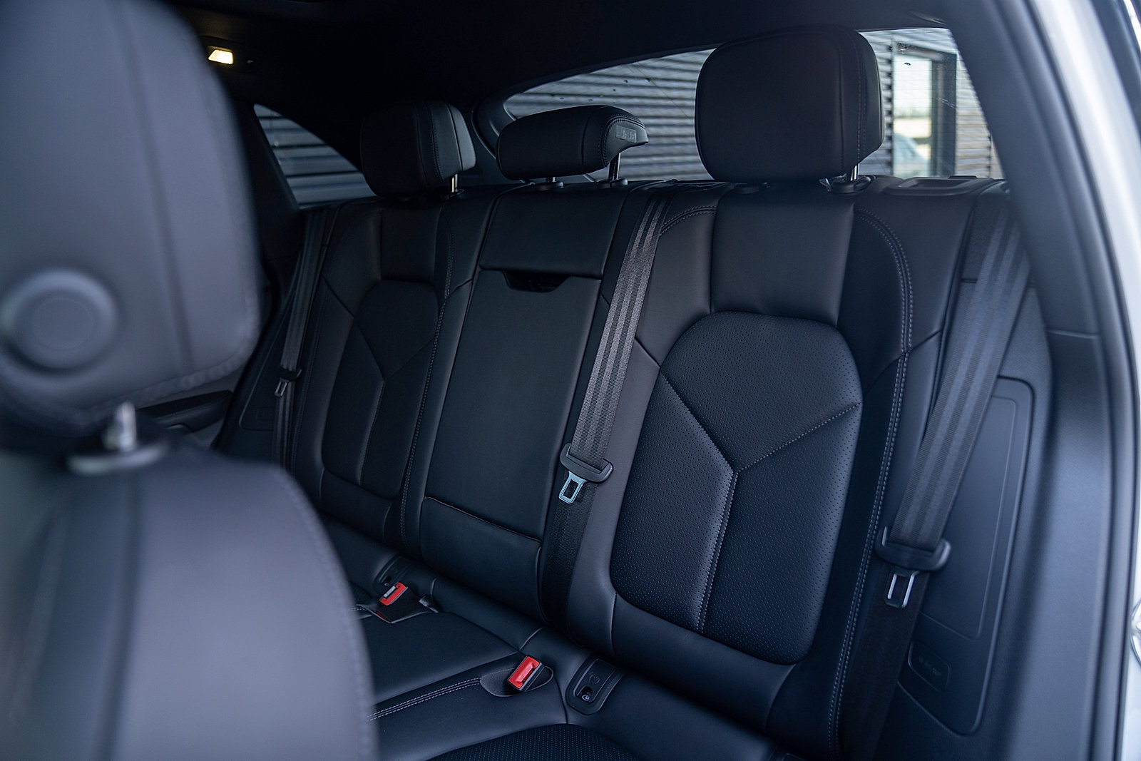 Certified 2025 Porsche Macan Turbo image 20