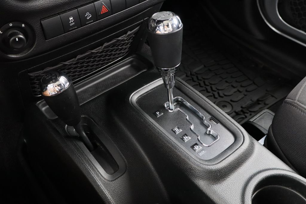 Used 2018 Jeep Wrangler Sport AWD/4WD image 16