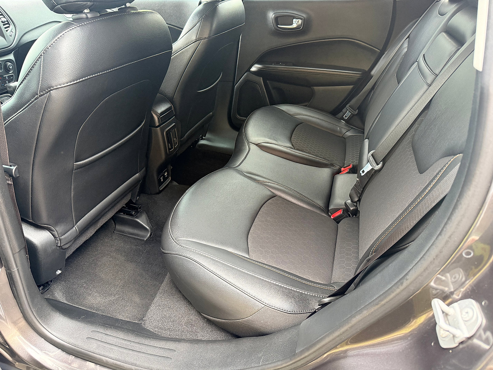 Used 2019 Jeep Compass Latitude w/ Cold Weather Group AWD/4WD image 27
