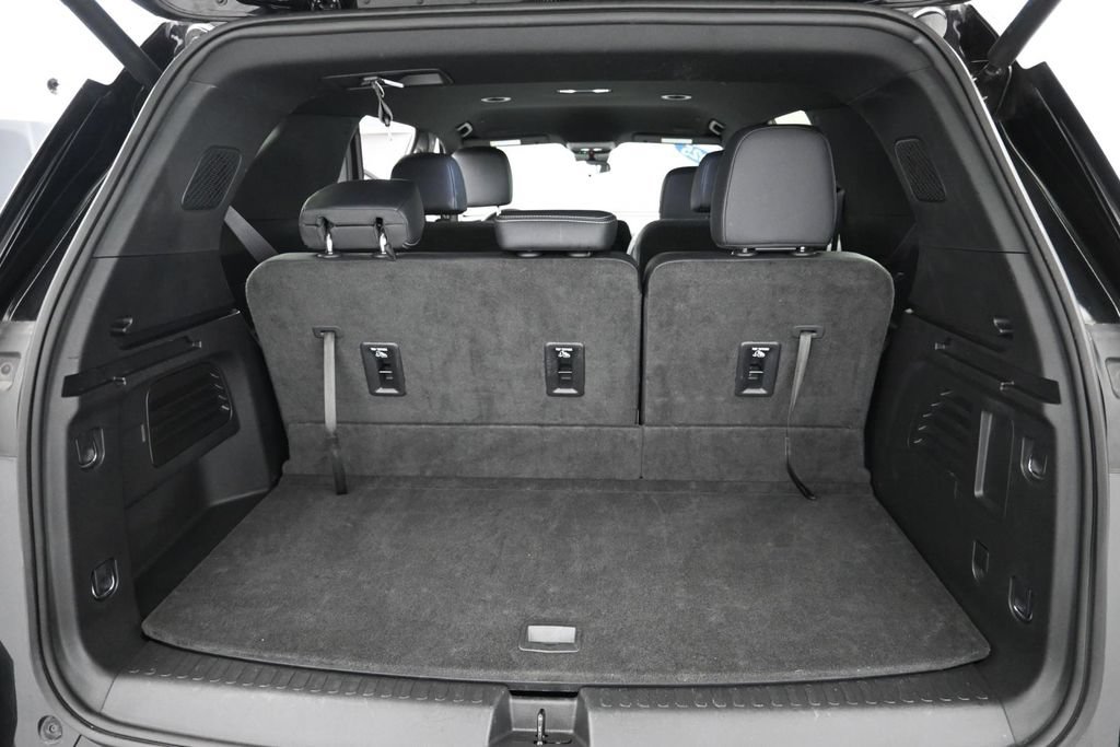 Used 2025 Chevrolet Traverse LT FWD image 15