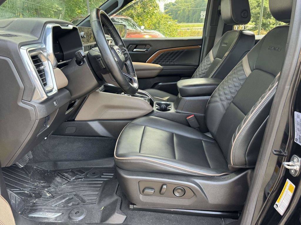 Used 2023 GMC Canyon Denali w/ Denali Black Edition AWD/4WD image 21