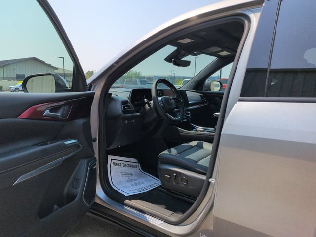 Used 2025 Chevrolet Traverse Z71 w/ Enhanced Driving Package AWD/4WD image 9