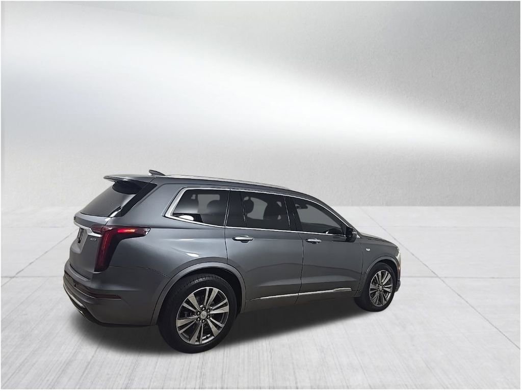 Used 2022 Cadillac XT6 Premium Luxury image 5