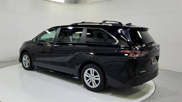 Used 2025 Toyota Sienna XLE w/ XLE Plus Package AWD/4WD image 6