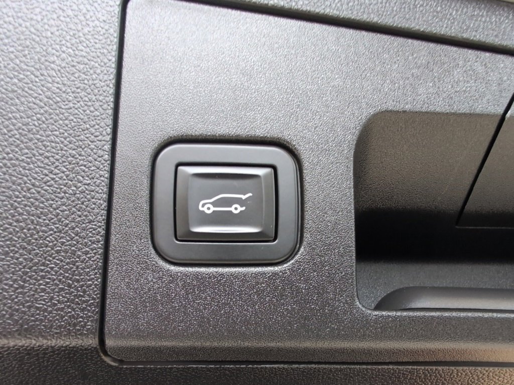 Used 2019 Cadillac XT4 Premium Luxury w/ Technology Package image 36