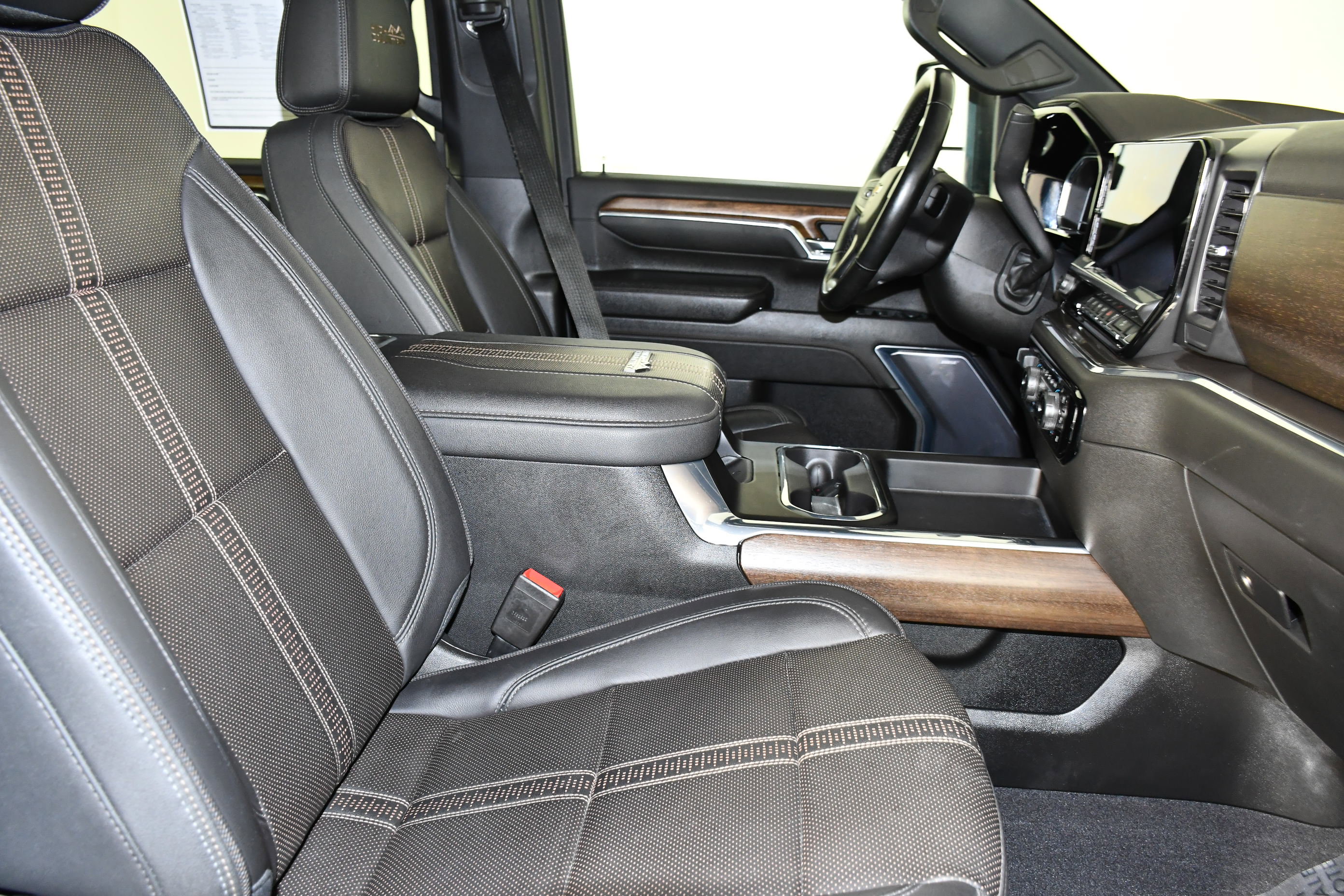 Used 2024 Chevrolet Silverado 3500 High Country w/ High Country Premium Package AWD/4WD image 49