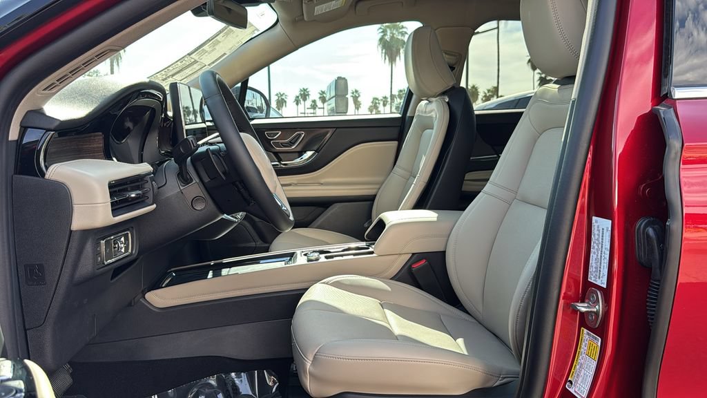 New 2025 Lincoln Corsair Grand Touring w/ Equipment Group 301A AWD/4WD image 21