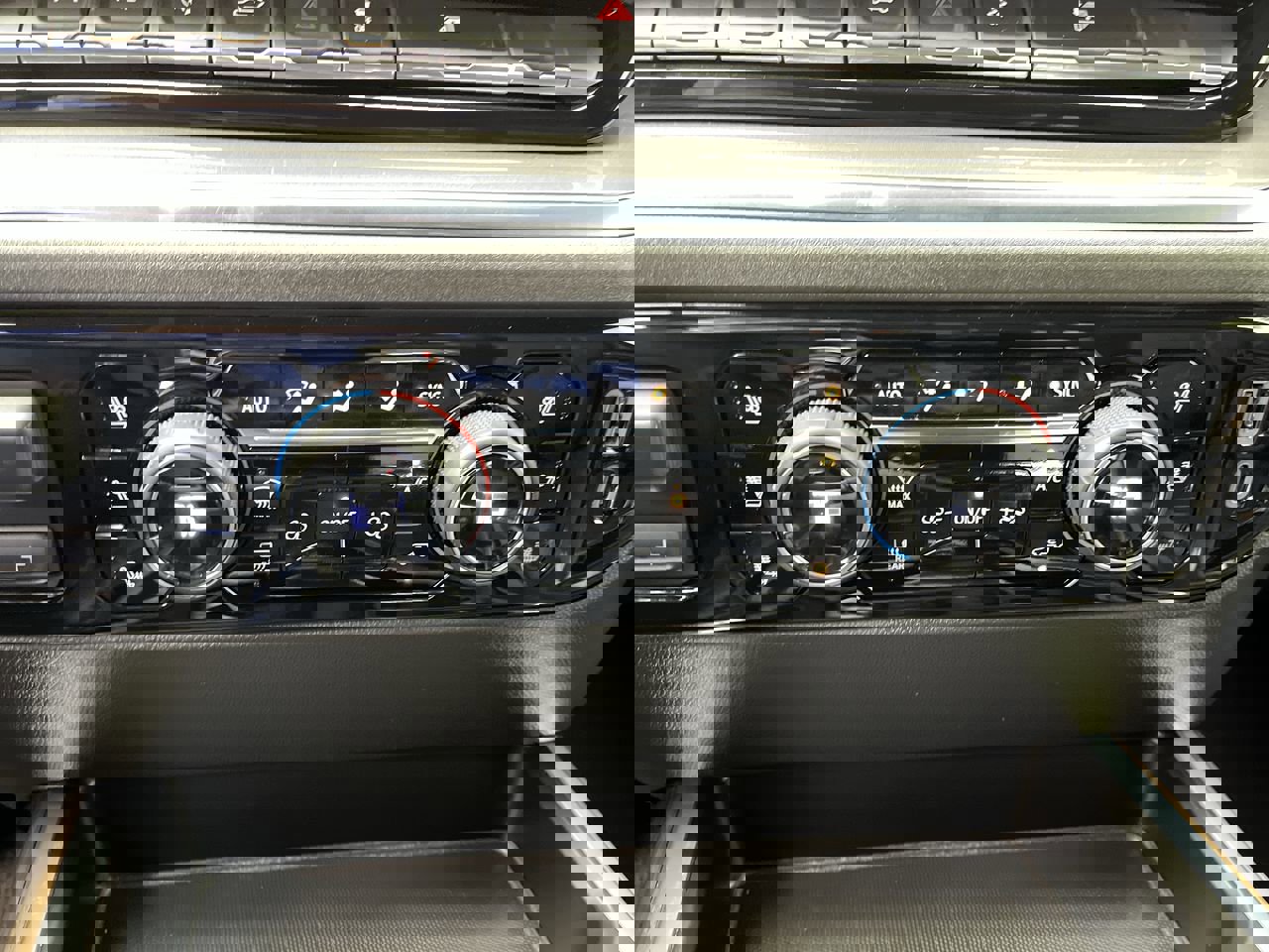 Certified 2024 Chevrolet Silverado 1500 High Country w/ Technology Package image 25