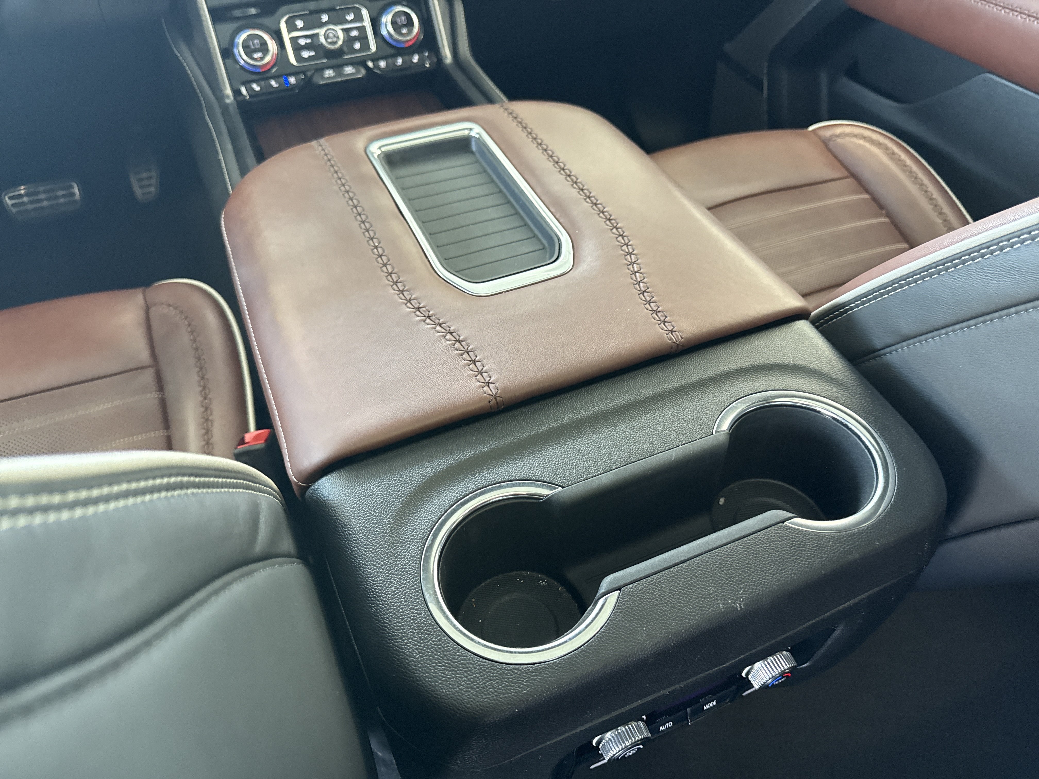 Used 2024 GMC Yukon Denali Ultimate AWD/4WD image 39