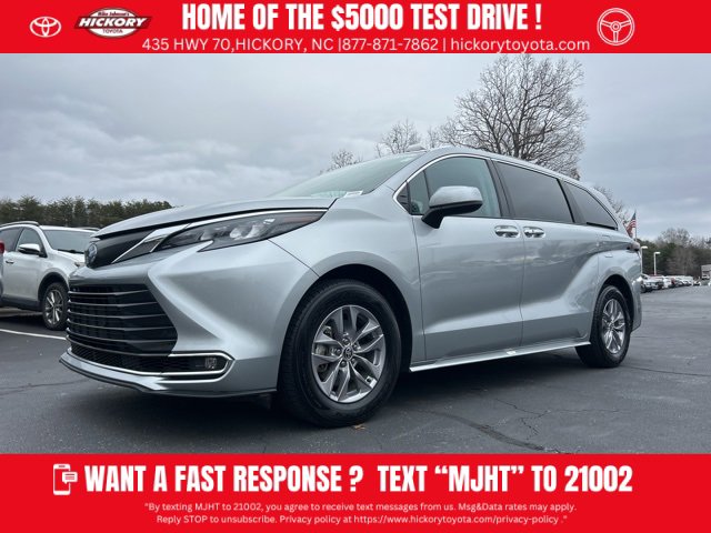 Used 2024 Toyota Sienna XLE image 1