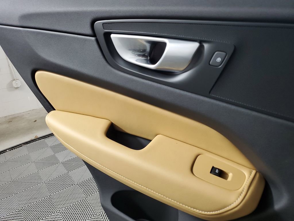 Used 2024 Volvo XC60 B5 Ultimate w/ Protection Package Premier image 20