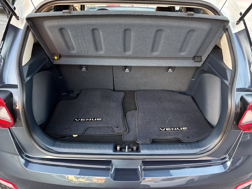 Used 2022 Hyundai Venue Limited FWD image 22
