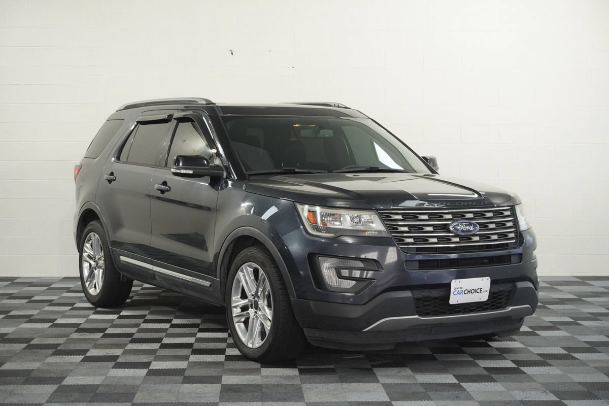 Used 2017 Ford Explorer XLT w/ Equipment Group 202A FWD image 8
