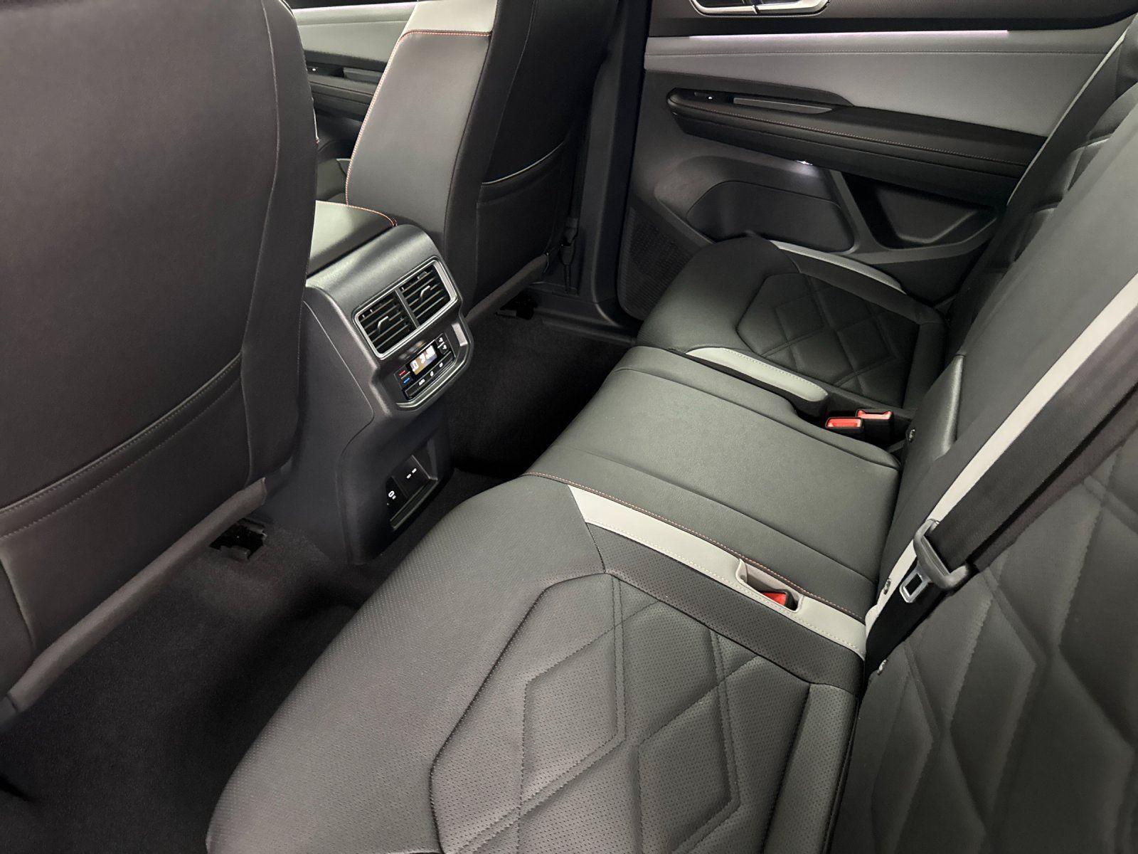 New 2026 Volkswagen Atlas Peak Edition AWD/4WD image 11