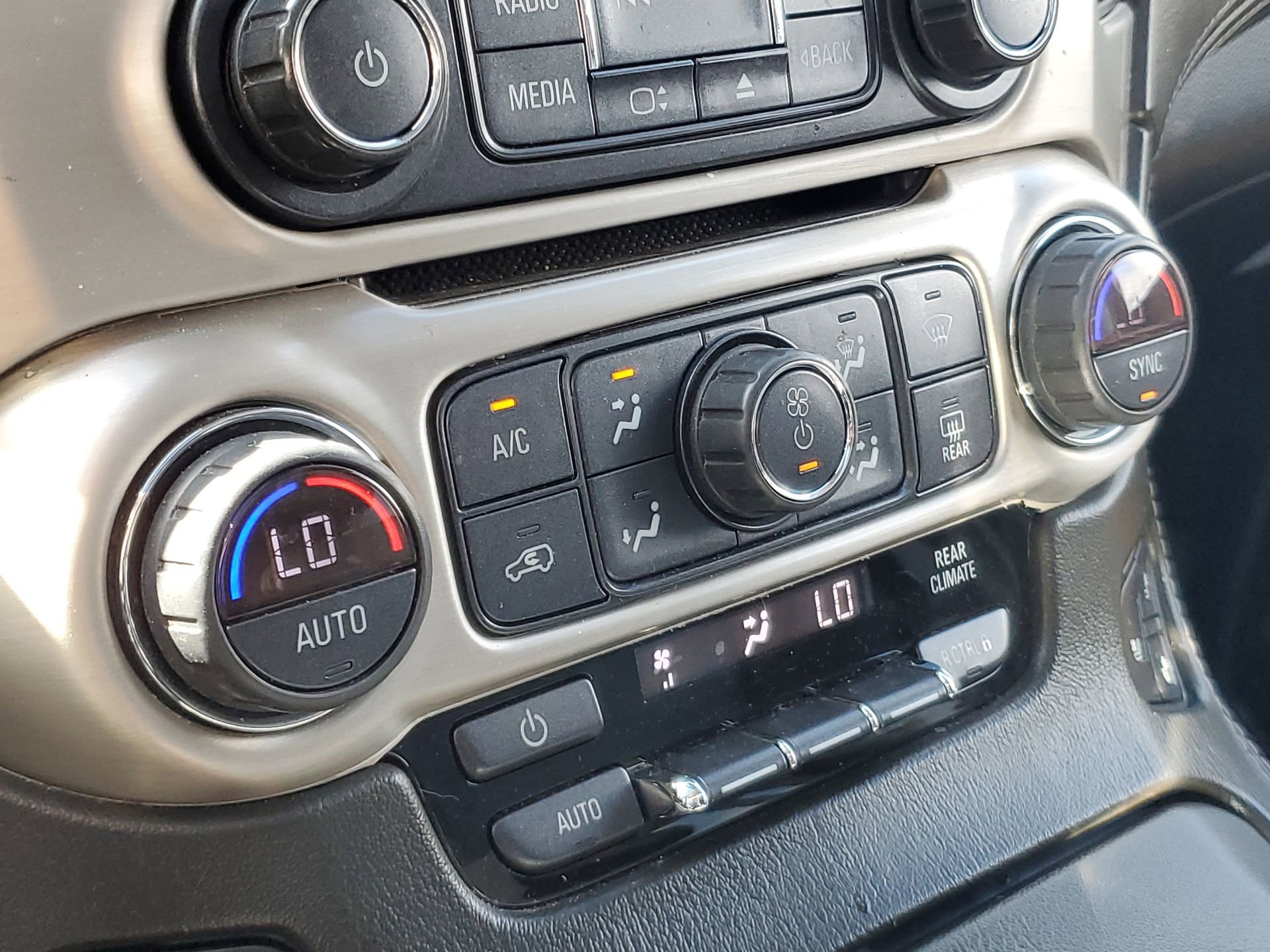 Used 2019 GMC Yukon Denali w/ Denali Ultimate Package image 32