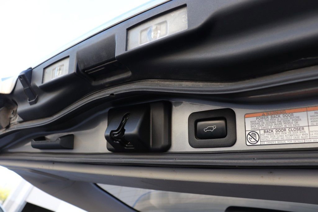 Used 2019 Lexus LX 570 4WD w/ Luxury Package image 28