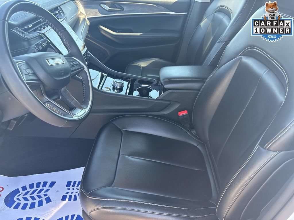 Used 2023 Jeep Grand Cherokee Limited w/ Black Appearance Package AWD/4WD image 16