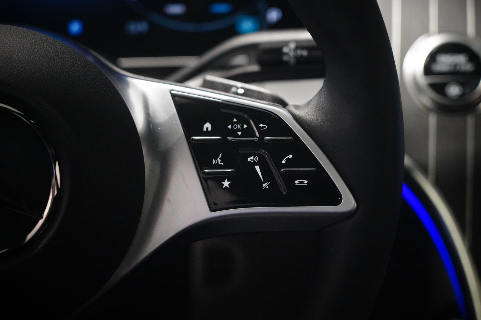 Certified 2025 Mercedes-Benz GLC 300 4MATIC image 17