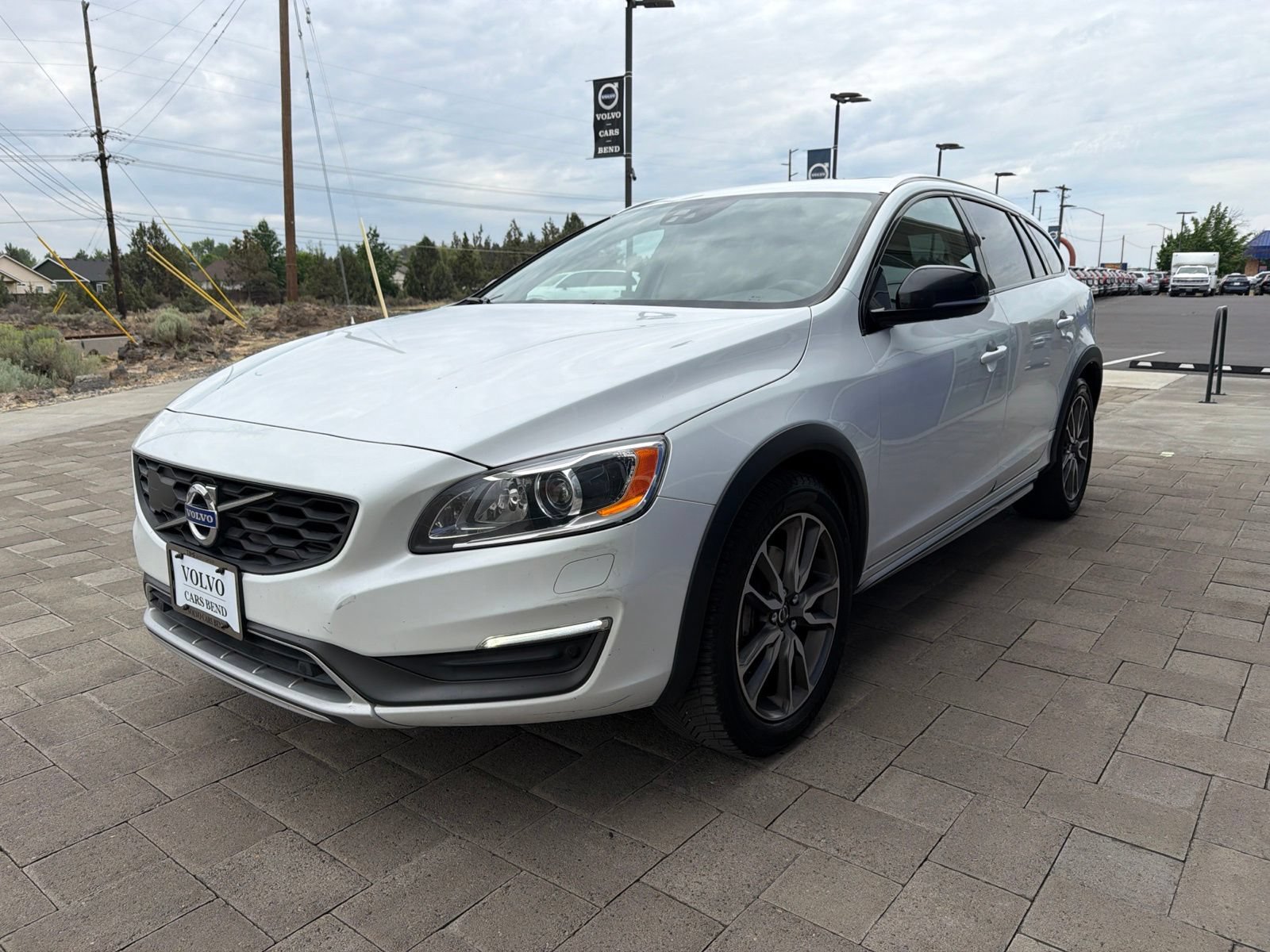 Used 2015 Volvo V60 T5 Cross Country Platinum w/ Climate Package AWD/4WD image 4