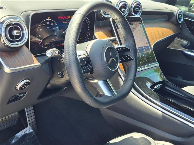 Used 2025 Mercedes-Benz GLC 350e 4MATIC image 9