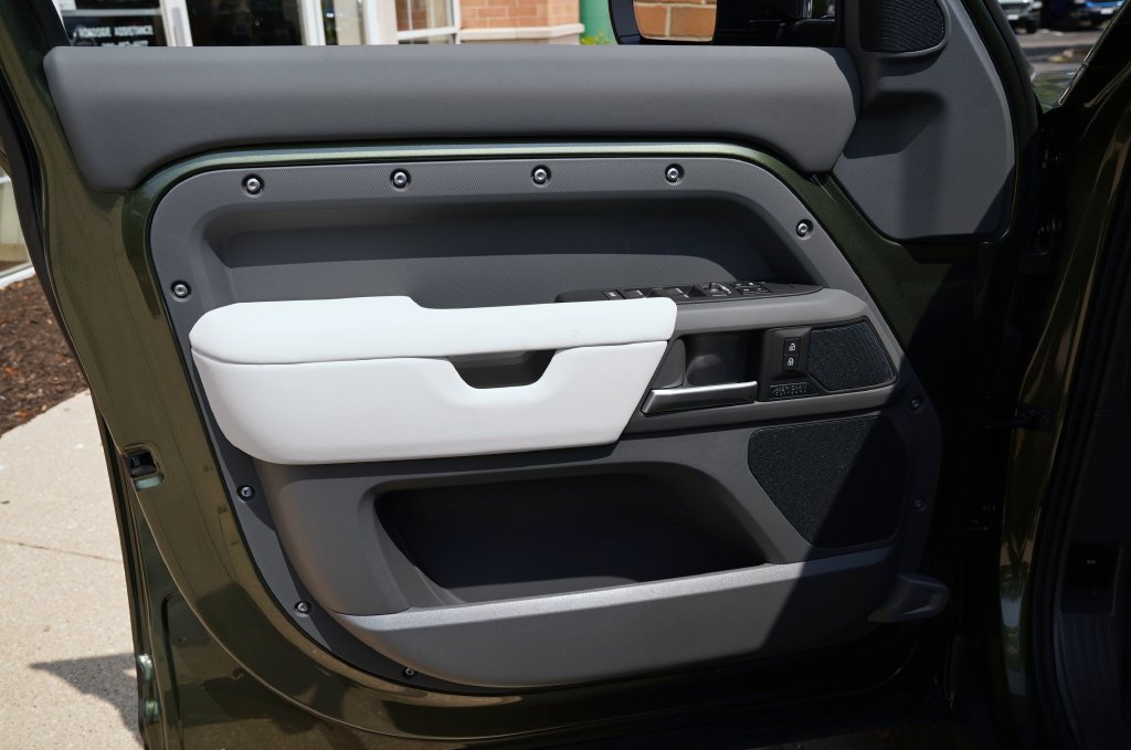 New 2026 Land Rover Defender 110 X-Dynamic SE AWD/4WD image 10