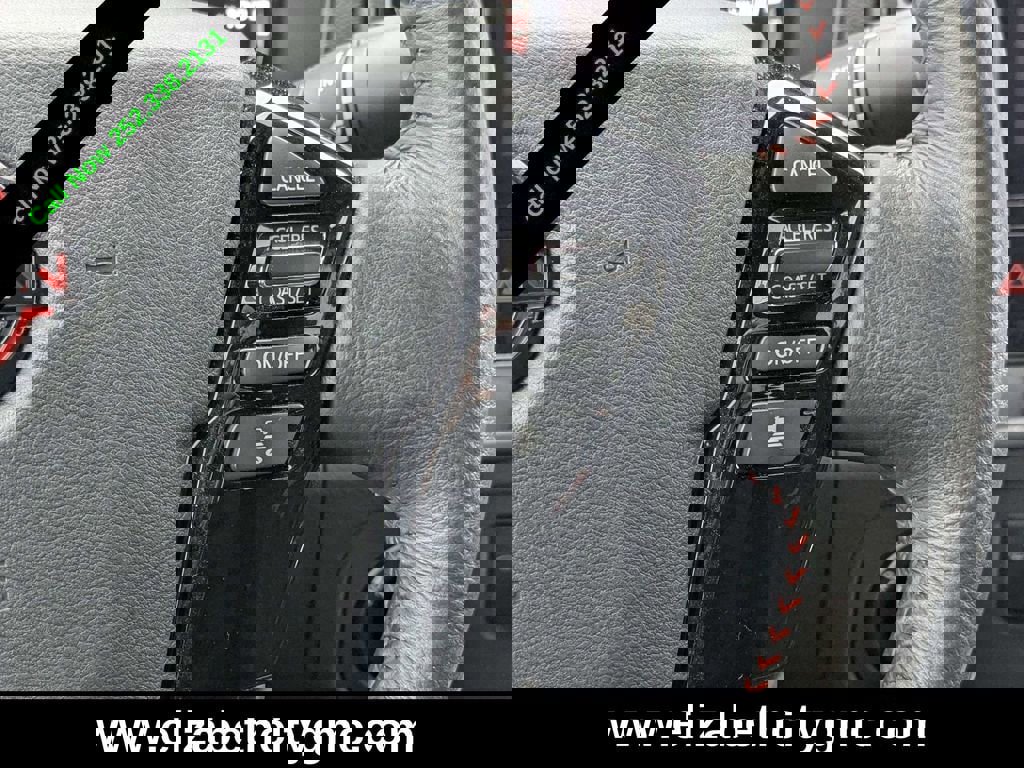 Used 2025 Nissan Frontier PRO-4X image 25