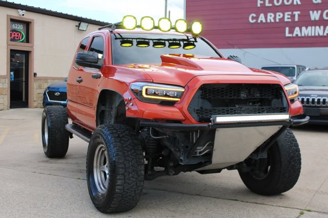 Used 2016 Toyota Tacoma TRD Off-Road w/ Premium & Technology Package AWD/4WD image 1