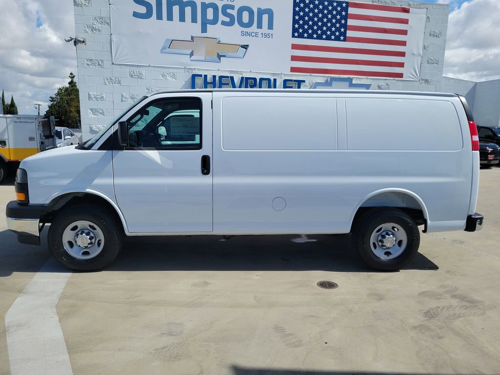 New 2026 Chevrolet Express 2500 w/ Communications Package RWD image 19