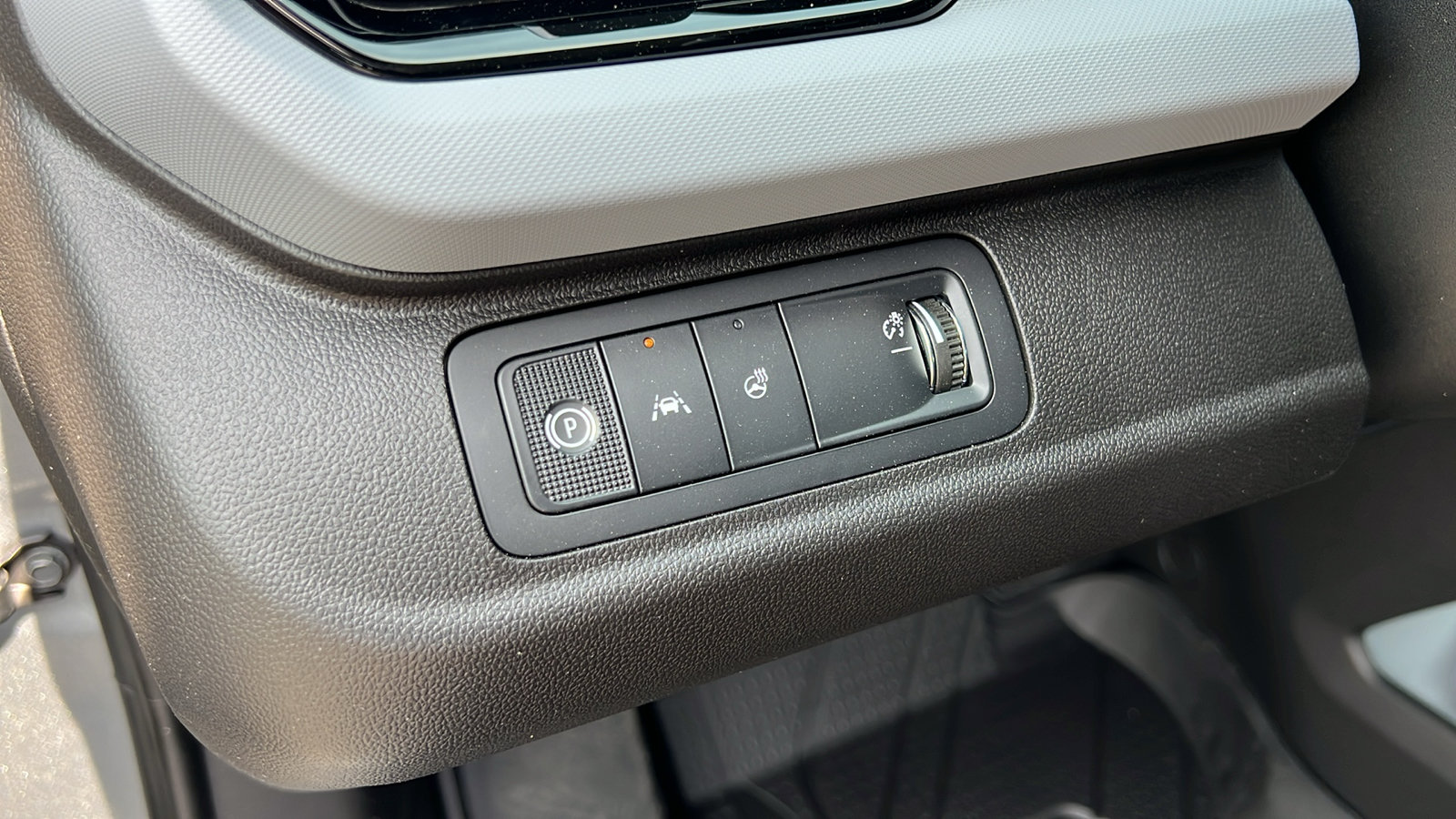 New 2027 Chevrolet Bolt RS w/ Technology Package FWD image 27
