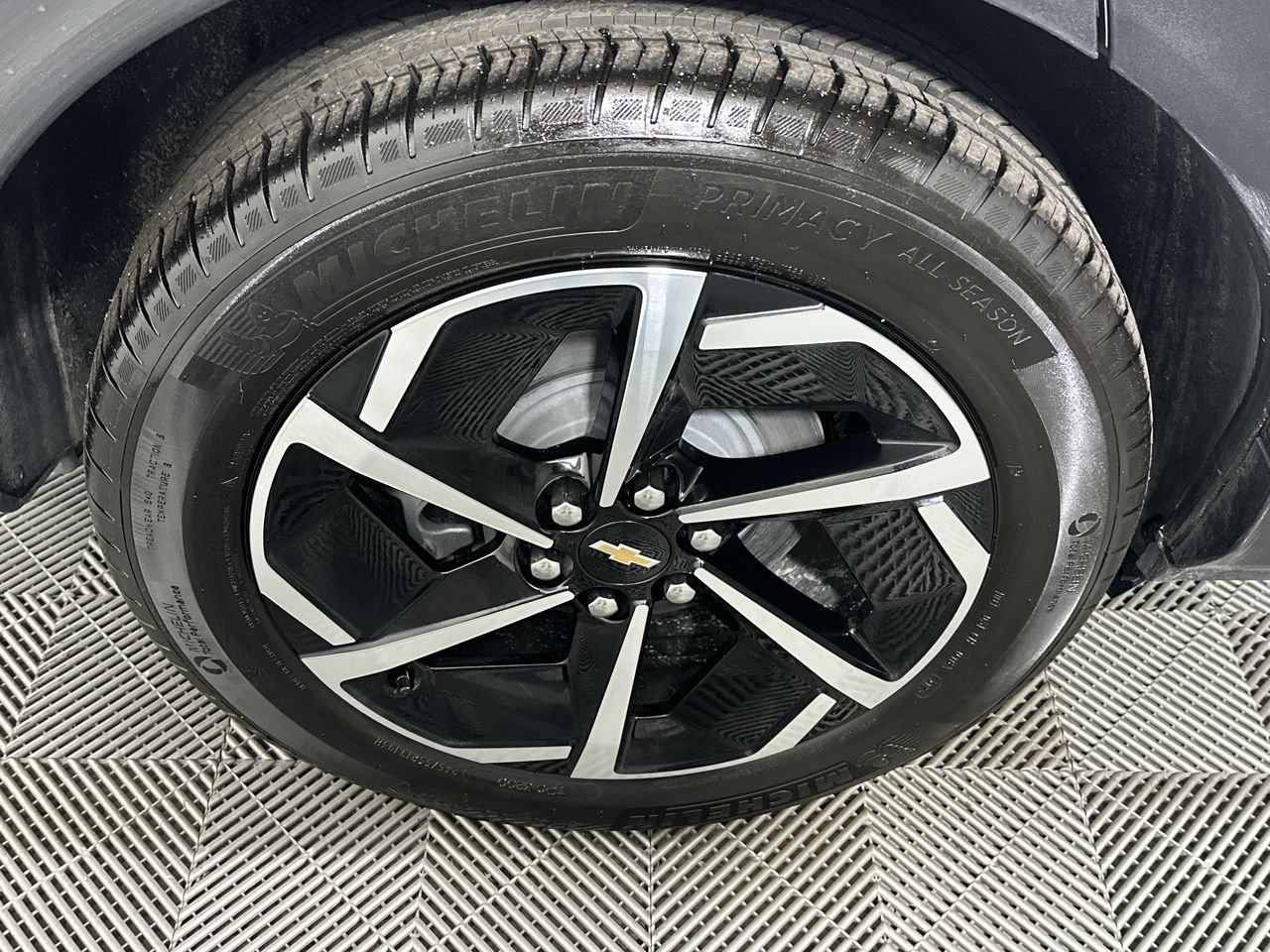 New 2026 Chevrolet Equinox EV LT AWD/4WD image 92
