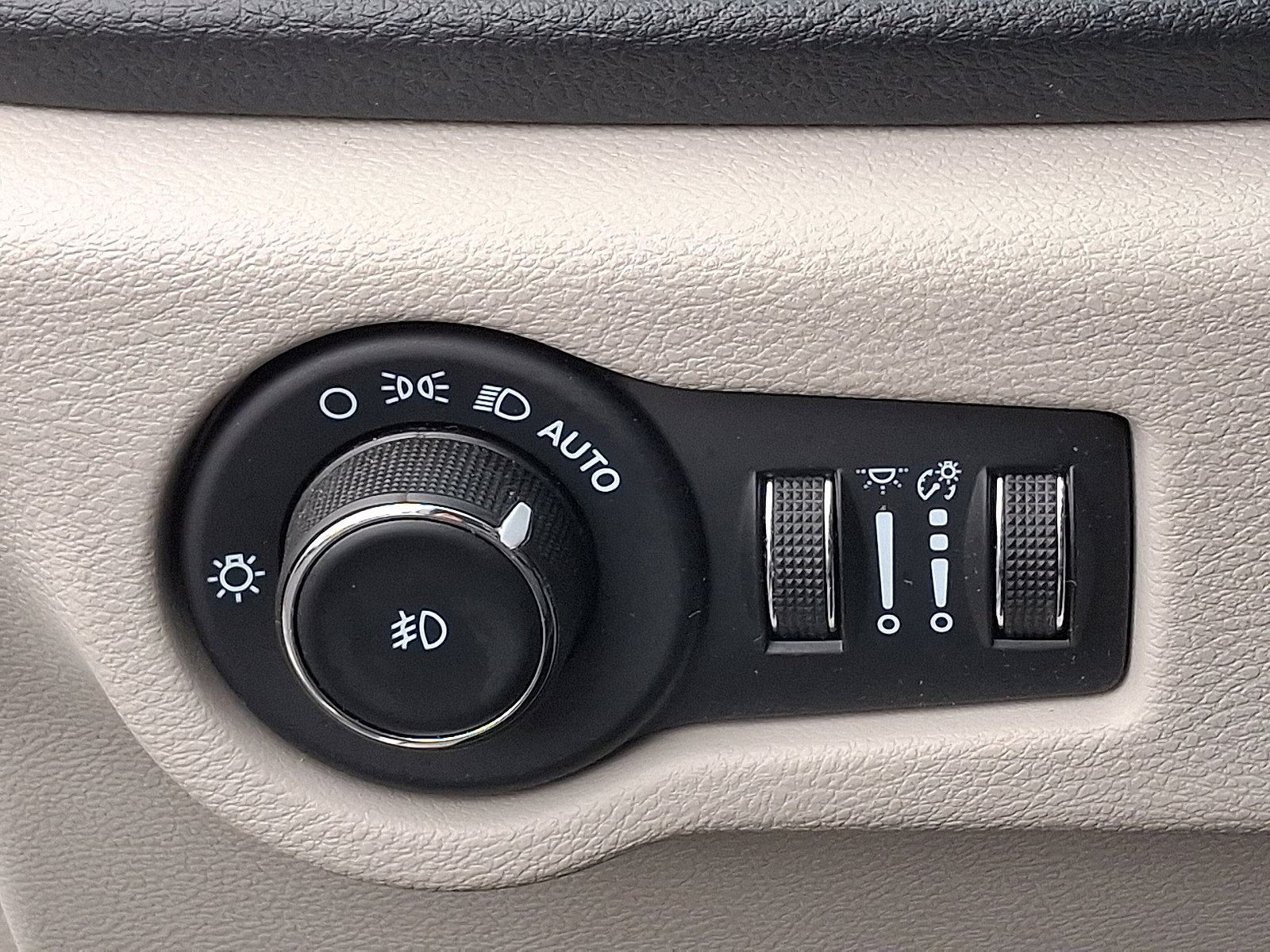 Certified 2023 Chrysler Pacifica Touring-L image 24