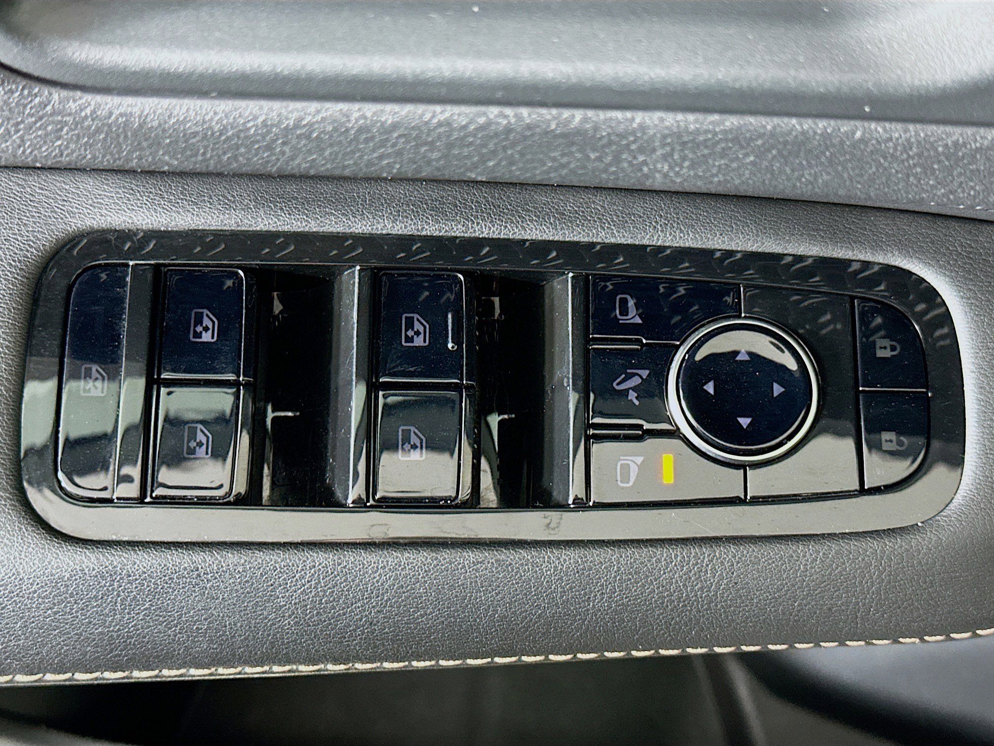 Used 2023 Nissan Ariya AWD image 15