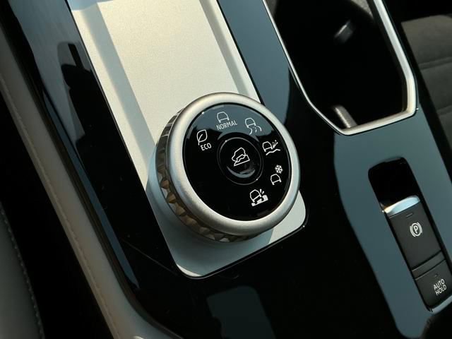 New 2025 Mitsubishi Outlander SE image 18